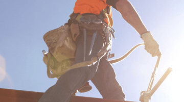 防墜器保護工人安全攀爬高壓線路鐵塔