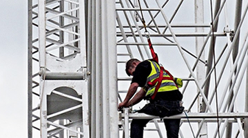 高空防墜器的雙鎖止功能介紹